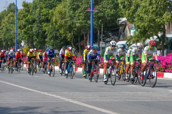 Nguyễn Thị Thật chiến thắng chặng 2 giành Áo xanh giải xe đạp nữ Biwase 2021 ảnh 1