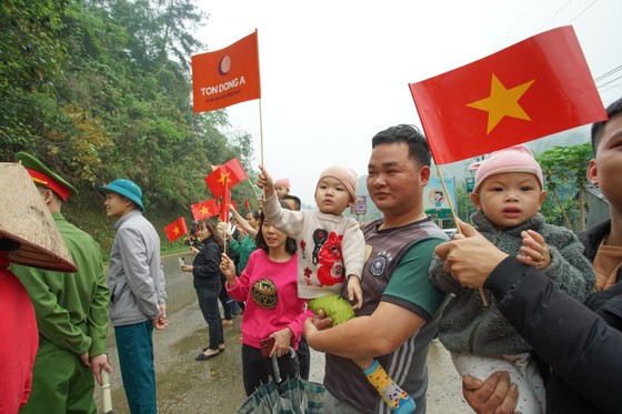 Giải xe đạp Cúp Truyền hình: Nguyễn Tấn Hoài bất lực trước Loic Desriac ảnh 1