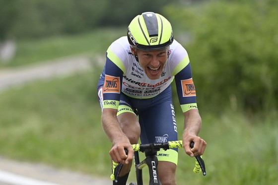 Giải xe đạp Giro d'Italia: Taco van der Hoorn có chiến thắng đầu tiên ở Grand Tour ảnh 2