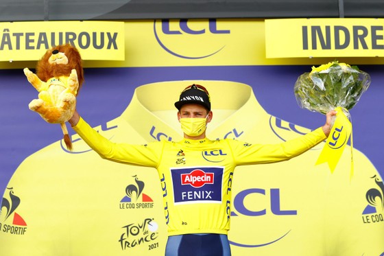 Mark Cavendish làm cú đúp thắng chặng ở Tour de France ảnh 3