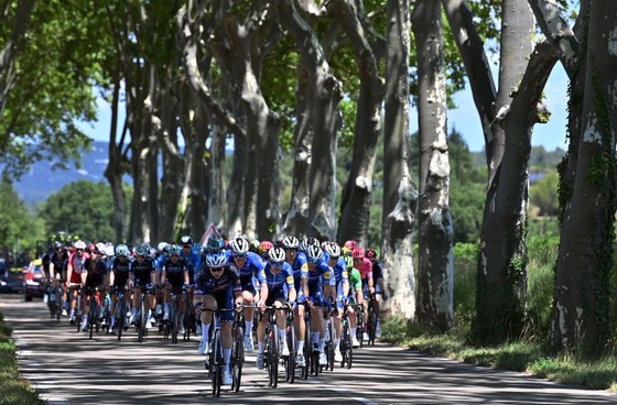 Mark Cavendish cân bằng kỷ lục thắng chặng ở Tour de France ảnh 1
