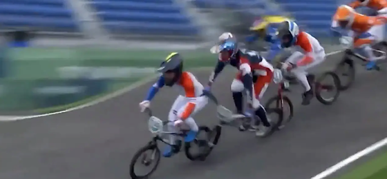 Đương kim vô địch xe đạp BMX bị tai nạn cấp cứu, mất cơ hội bảo vệ danh hiệu ảnh 1