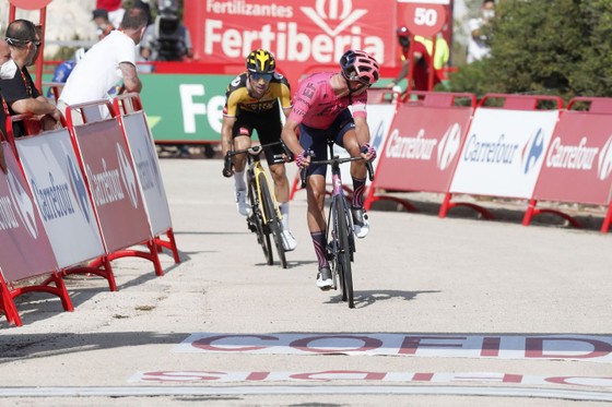 “Vua” Primoz Roglic trở lại ngai vàng giải xe đạp Vuelta a Espana ảnh 2