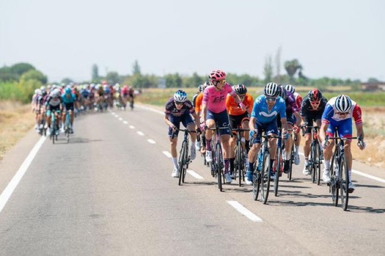 Romain Bardet xuất sắc thắng chặng lấy luôn giải thưởng Vua leo núi ảnh 2