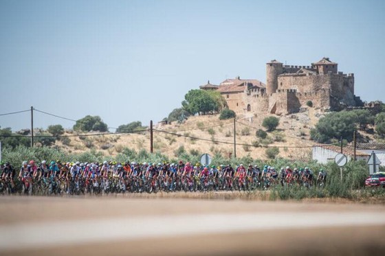 Romain Bardet xuất sắc thắng chặng lấy luôn giải thưởng Vua leo núi ảnh 1