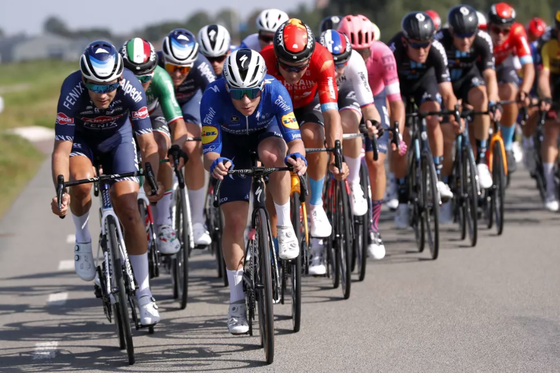 Remco Evevenpoel tức giận vì gãy căm bánh xe ở giải xe đạp Benelux Tour ảnh 2