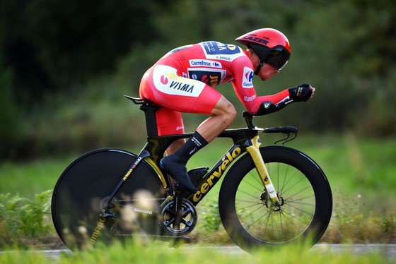 Primoz Roglic lần thứ ba liên tiếp giành áo đỏ chung cuộc giải xe đạp Vuelta a Espana ảnh 1