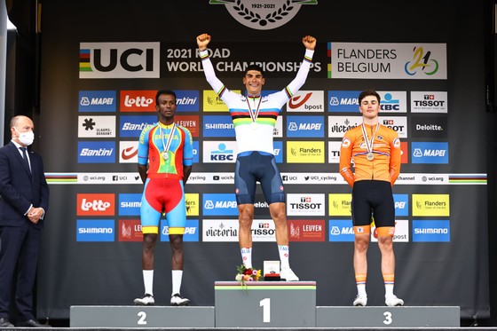 Filippo Baroncini solo giành vàng U23 nam thế giới trong chặng đua có nhiều tai nạn ảnh 5