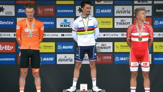 Julian Alaphilippe bảo vệ danh hiệu thế giới với chiến thắng tuyệt đẹp ở Flanders ảnh 6