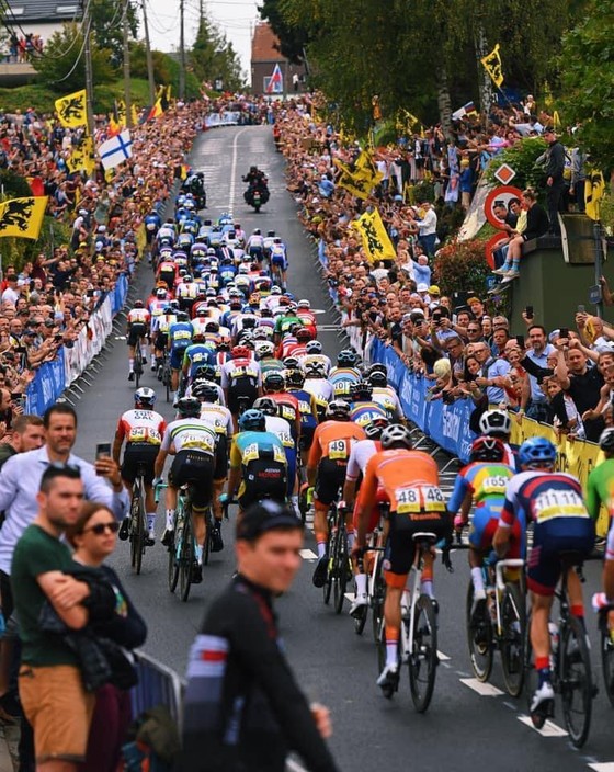 Julian Alaphilippe bảo vệ danh hiệu thế giới với chiến thắng tuyệt đẹp ở Flanders ảnh 3