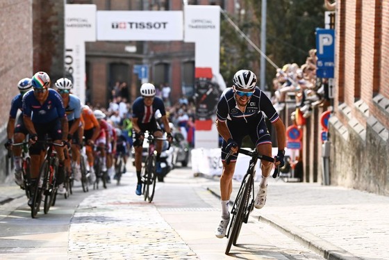 Julian Alaphilippe bảo vệ danh hiệu thế giới với chiến thắng tuyệt đẹp ở Flanders ảnh 4