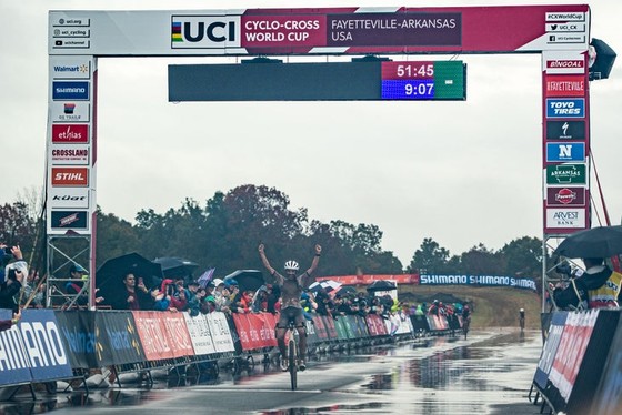 Lucinda Brand thắng kịch tính trong bùn lầy chặng UCI Cyclo-cross World Cup tại Mỹ ảnh 2
