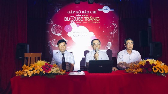 Đêm nhạc “Blouse trắng” gây quỹ cho sinh viên nghèo, 5.000 phần quà cho bệnh nhi vui Tết Trung thu ảnh 1