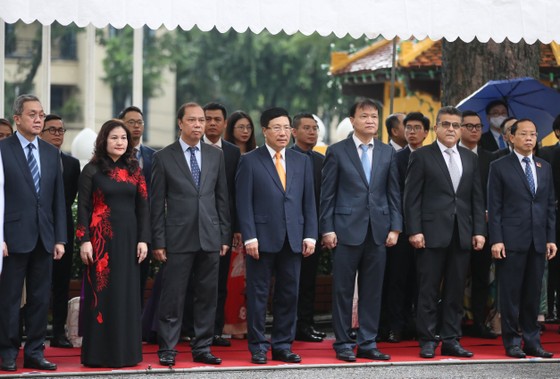 Lễ thượng cờ ASEAN nhân dịp 25 năm Việt Nam là thành viên chính thức ảnh 3