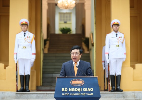 Lễ thượng cờ ASEAN nhân dịp 25 năm Việt Nam là thành viên chính thức ảnh 1