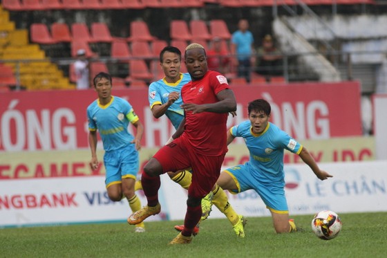 Bình Dương tạm dẫn Hà Nội 2-0 ảnh 1