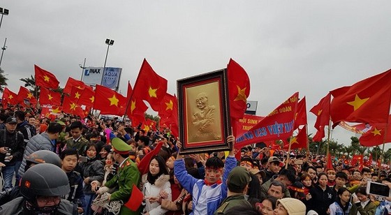 "Rừng người" hâm mộ chào đón đội tuyển U23 Việt Nam về nước ảnh 1