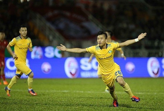 Nuti Cafe V-League 2018: HA.GL vỡ trận trên sân Hàng Đẫy ảnh 3