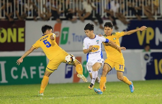 Vòng 10 V-League 2018: HA.GL trở lại mặt đất? ảnh 1