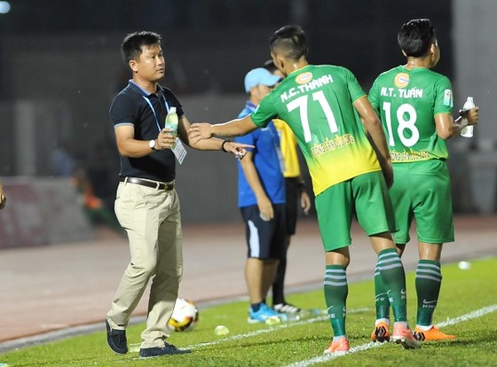 Vòng 13 Nuti Cafe V-League 2018: "Ngựa ô" đấu nhau ảnh 1