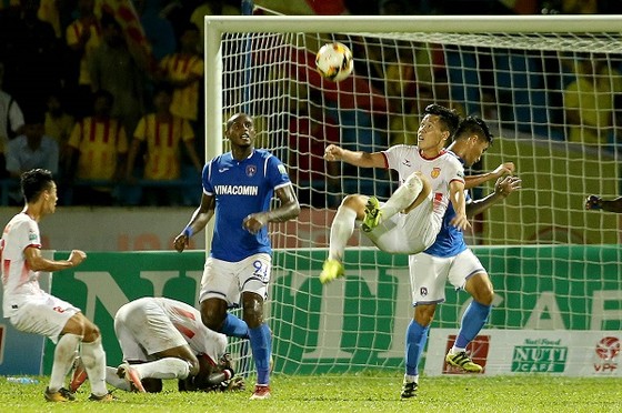 Chạm trán giữa "đỉnh và đáy" ở vòng 14 Nuti Cafe V-League 2018 ảnh 1