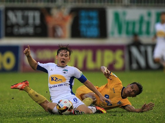 Nuti Cafe V-League 2018: Chào đón tân vương ảnh 1