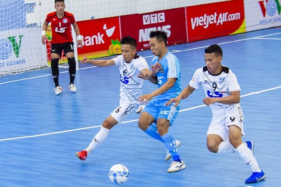 Thái Sơn Bắc thắng sốc trước các nhà đương kim vô địch ảnh 1