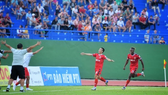 Hà Nội may mắn có 1 điểm trên sân Bình Dương ảnh 1