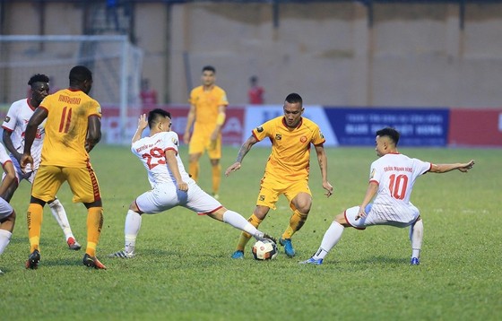 Thắng kịch tính Nam Định, Thanh Hóa tiếp tục thăng hoa ảnh 3