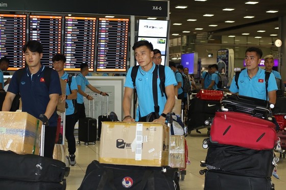 Những hình ảnh đầu tiên của U23 Việt Nam tại Bangkok (Thái Lan) ảnh 7