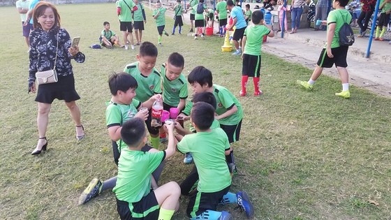 Nở rộ mô hình bóng đá cộng đồng ở Huế ảnh 2