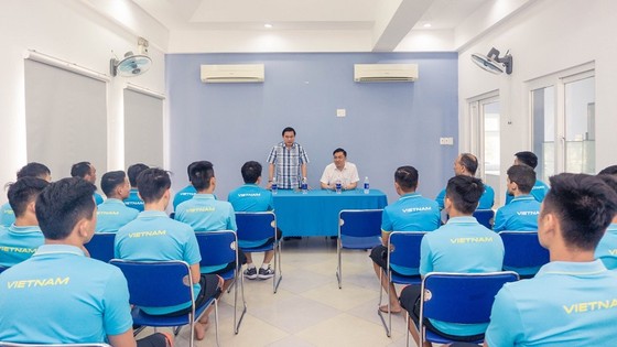 Lãnh đạo VFF đến thăm, chúc Tết đội tuyển futsal Việt Nam ảnh 1