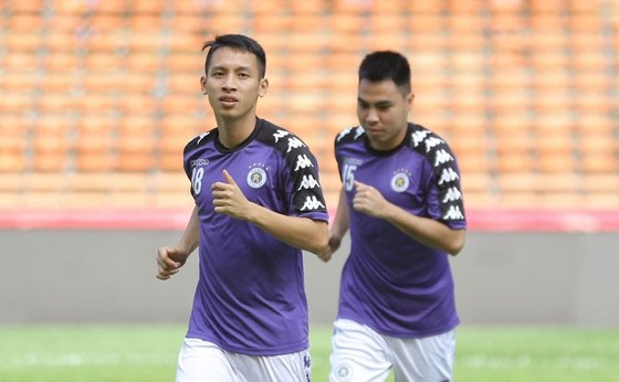 Các CLB V-League đã trở ra sân tập đầy đủ ảnh 2