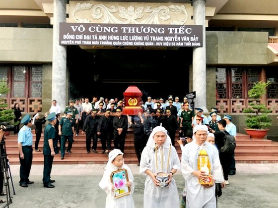 Tiễn đưa “anh hùng chân đất” Nguyễn Văn Bảy về quê nhà Lai Vung ảnh 5