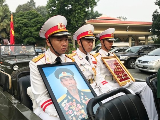 Tiễn đưa “anh hùng chân đất” Nguyễn Văn Bảy về quê nhà Lai Vung ảnh 4