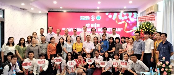 Thầm lặng nghề 'làm dâu trăm họ' ảnh 1