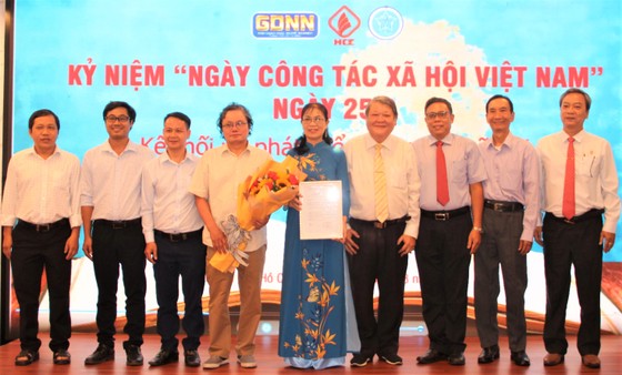Thầm lặng nghề 'làm dâu trăm họ' ảnh 2