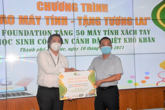 50 học sinh nghèo, học giỏi tại TP Thủ Đức được tặng máy tính xách tay ảnh 3
