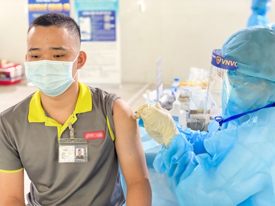 Bộ Y tế tiếp nhận thêm 1,3 triệu liều vaccine AstraZeneca ảnh 2