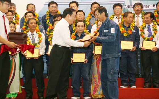 Gương sáng công nhân ngành điện ảnh 1