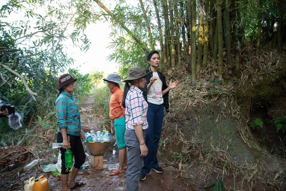 H’Hen Niê muốn hoàn thành dự án nước sạch cho buôn làng, trước khi hết nhiệm kỳ hoa hậu ảnh 1