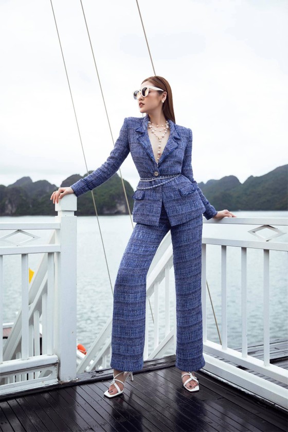 Á hậu Tú Anh tạo dáng giữa biển trời Hạ Long trong thiết kế mùa hè của Lê Thanh Hoà ảnh 10