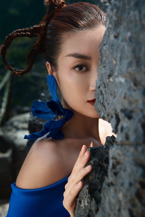 Lê Thanh Hòa giới thiệu bộ sưu tập thời trang mới kết hợp cùng Hoa hậu Đỗ Mỹ Linh ảnh 9