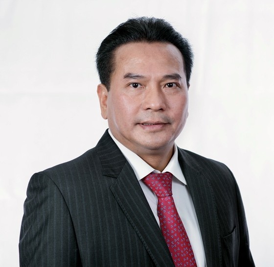 Người 23 năm làm CEO ngân hàng SHB từ chức ảnh 1