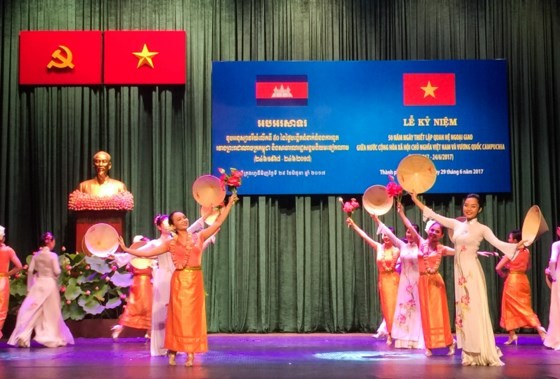 Kỷ niệm 50 năm Ngày thiết lập quan hệ ngoại giao Việt Nam-Campuchia ảnh 1