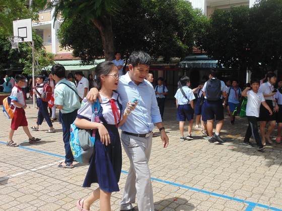 Thí sinh thở phào với đề khảo sát năng lực bằng tiếng Anh vào lớp 6 Trường THPT chuyên Trần Đại Nghĩa ảnh 2