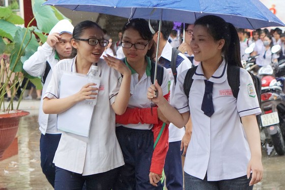Kỳ thi THPT Quốc gia: Đề thi Anh văn "dễ thở" nhưng khó đạt điểm 7, 8 ảnh 6