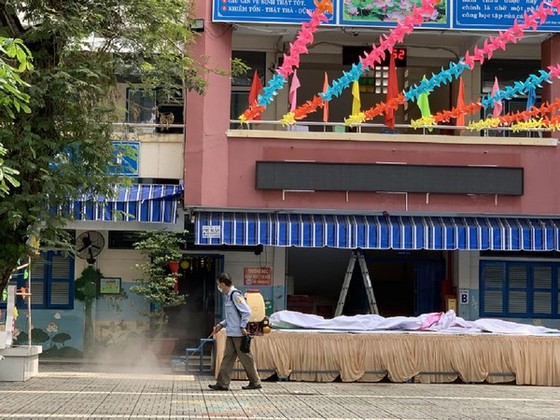 Các trường tại TPHCM phải thành lập Ban chỉ đạo phòng, chống dịch bệnh khẩn cấp ảnh 1