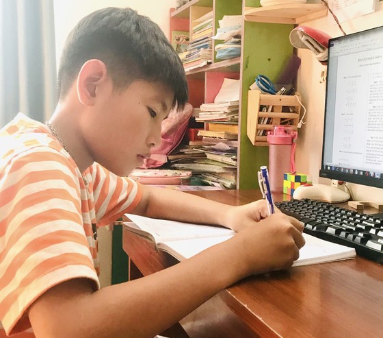 TPHCM: Hiệu trưởng quyết định hình thức học tập trực tuyến hay trực tiếp đối với học sinh khối 9 và 12 ảnh 1