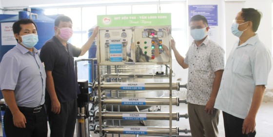 Bàn giao 11 máy lọc nước cho tỉnh Bến Tre ảnh 1